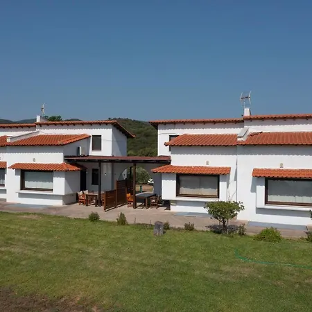 Katevi Luxury Seafront イエリソス