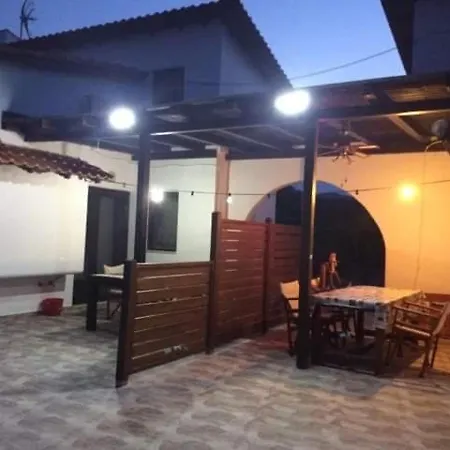 Katevi Luxury Seafront فيلة إيريسوس