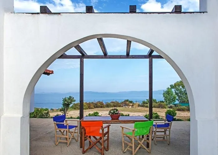 Katevi Luxury Seafront Вилла